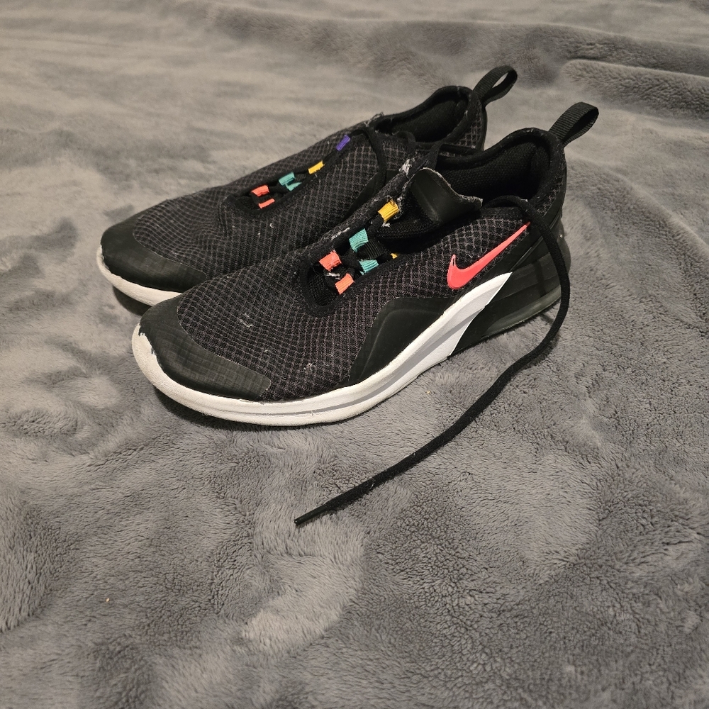 Men's 6Y Used Nike shoes in black and white